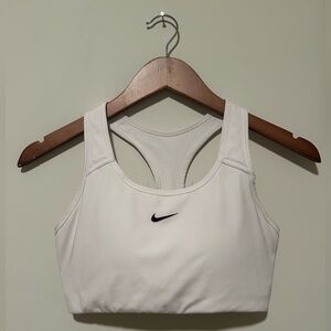 Nike Swoosh Medium Support Women's Padded Sports Bra Size M